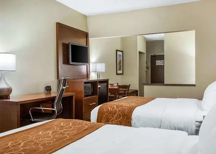 Fairfield By Marriott & Old Town Hotel