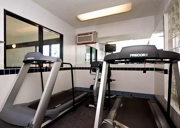 Fairfield By Marriott & Old Town Hotel 2*