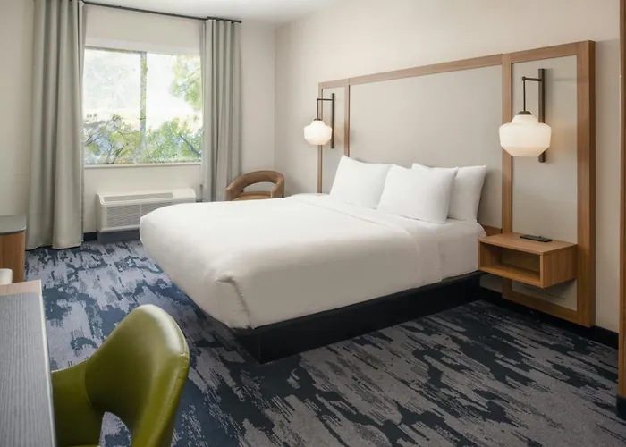 Fairfield By Marriott & Old Town Hotel