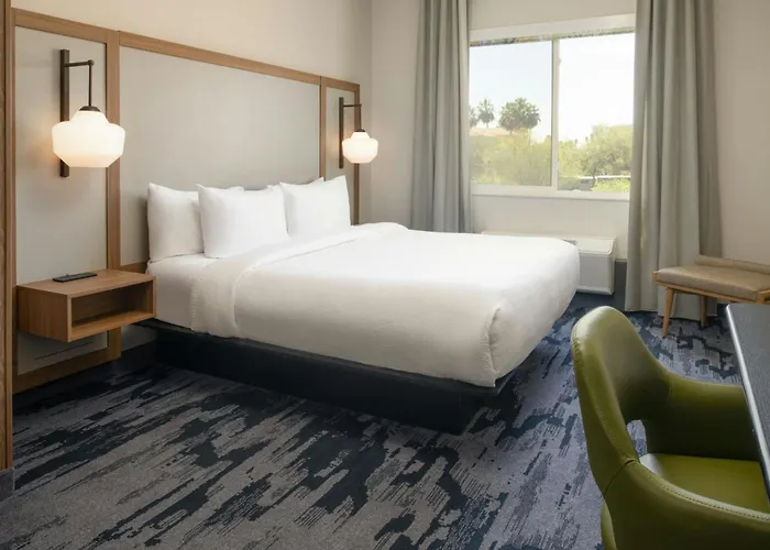 Hotel Fairfield By Marriott & Old Town
