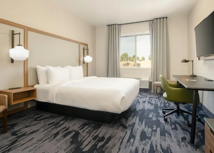 Fairfield By Marriott & Old Town Hotel 2*