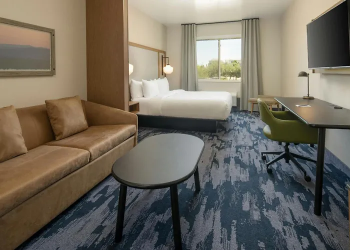 Hotel Fairfield By Marriott & Old Town 2*