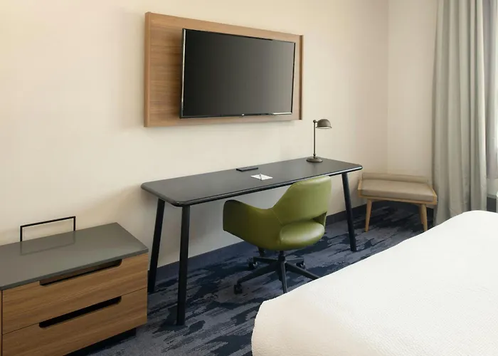 Fairfield By Marriott & Old Town Hotel 2*