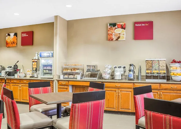 Fairfield By Marriott & Old Town Hotel 2*